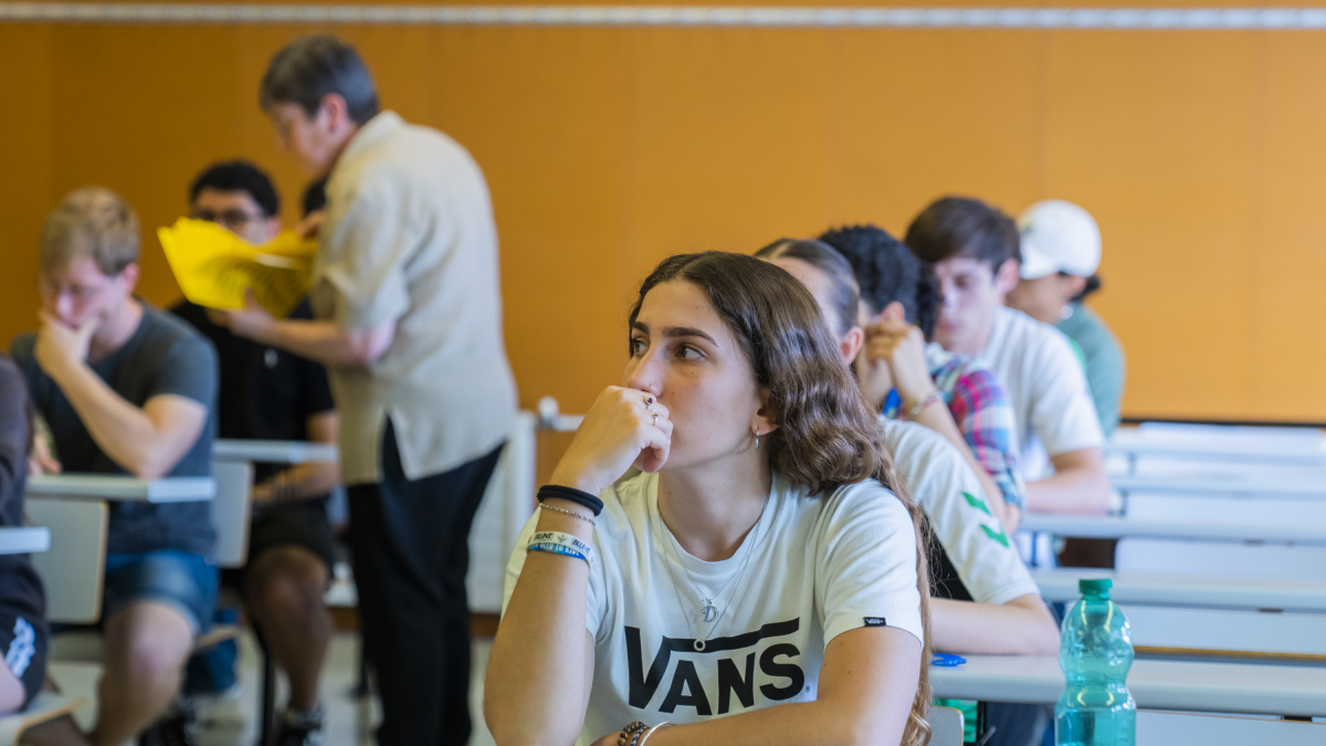 Una alumna minutos previos de empezar las PAU en el Campus Catalunya de la URV.
