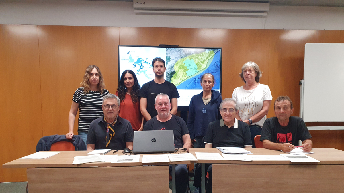Imatge dels representants de les entitats després d’explicar les al·legacions presentades.