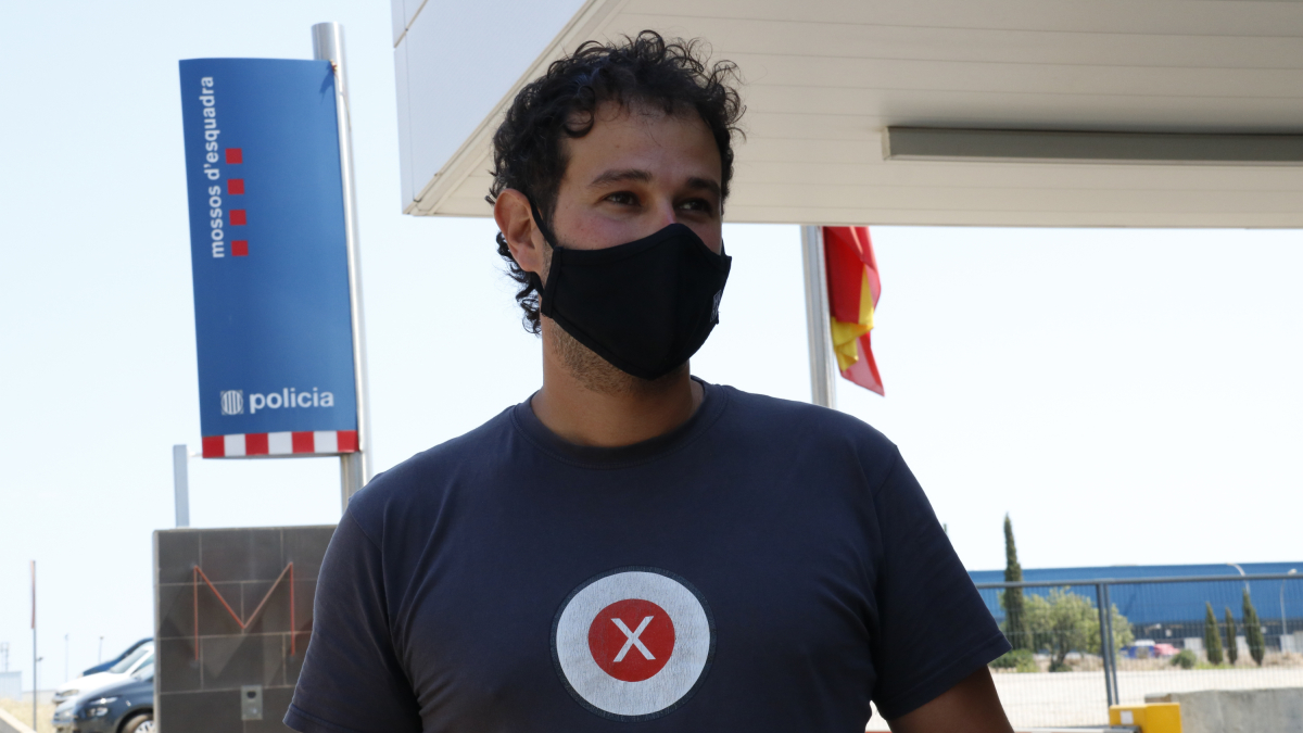 Carles Heredia a la salida de la comisaría de los Mossos a Valls