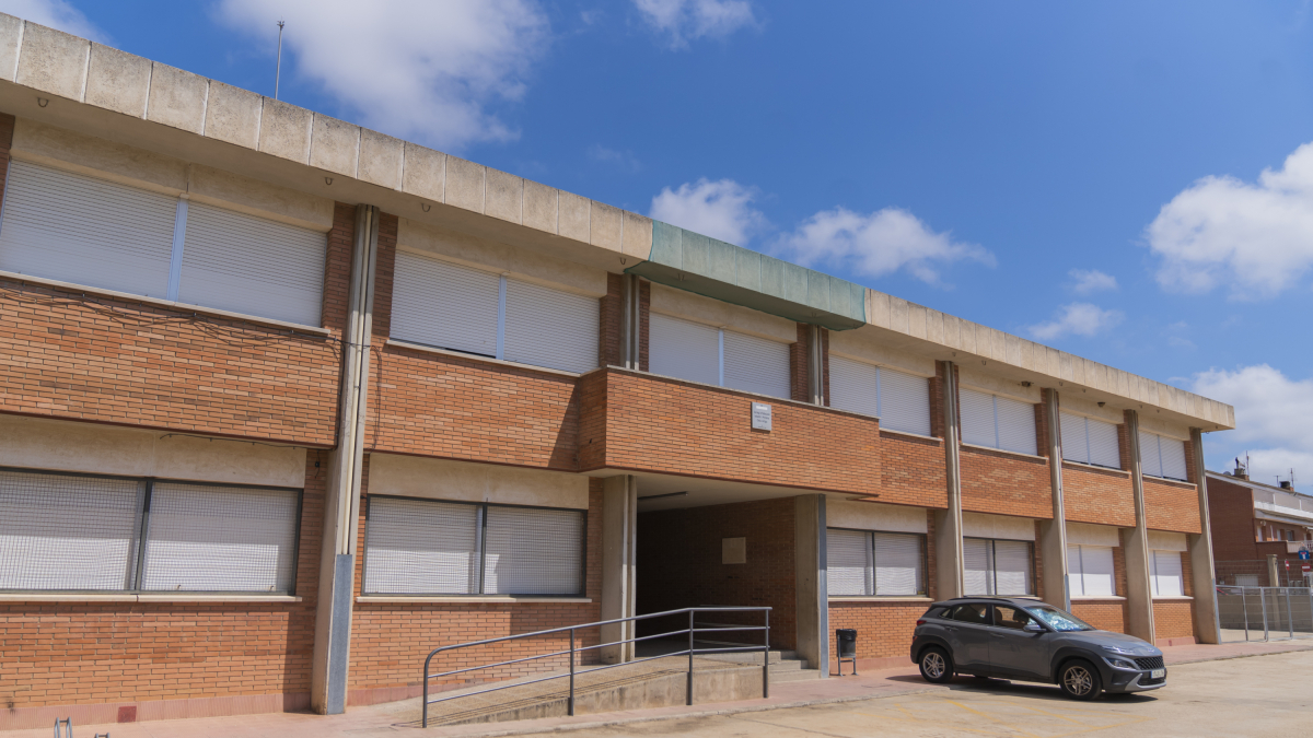 Exterior de l’Escola Cèlia Artiga, un dels centres on Educació col·locarà un ascensor.