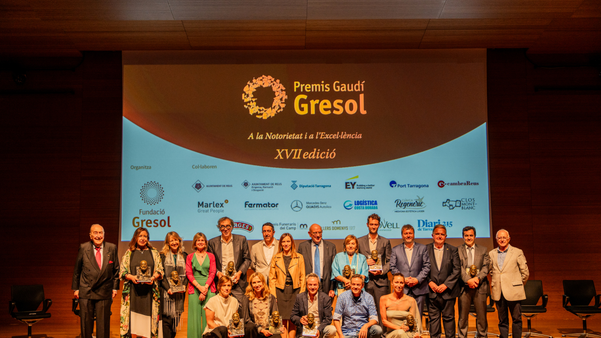 Fotografia de família dels guardonats, que van rebre la distinció amb un acte que va tenir lloc a les instal·lacions de firaReus Events