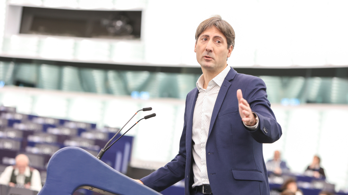 Imatge d'arxiu de l'eurodiputat d'ERC, Jordi Solé, intervenint al ple del Parlament Europeu d'Estrasburg