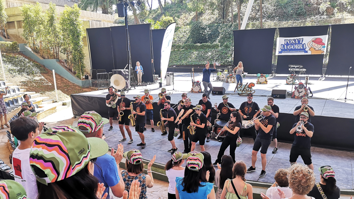 ¡Imagen de la fiesta del 'Posa't la Gorra'! esta mañana en el Camp de Mart