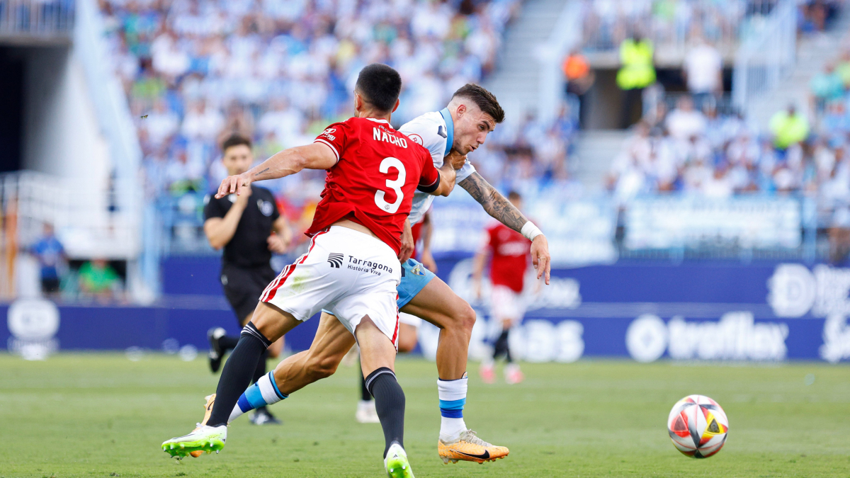 Nacho González aturant a Roberto.