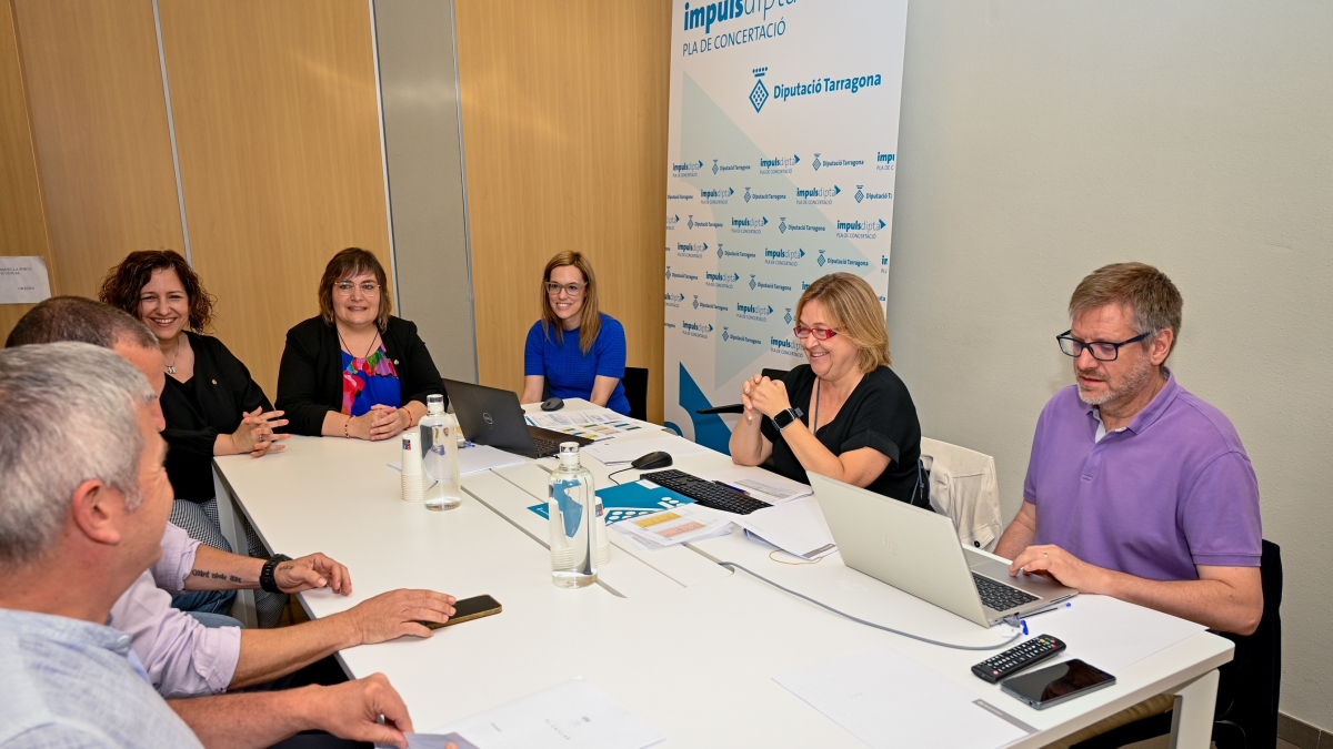 Els integrants de les meses de concertació que intervenen per part de la Diputació.