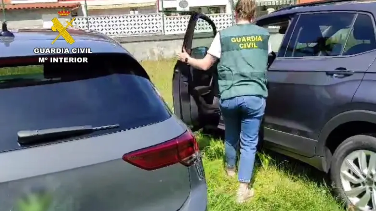 Los detenidos cargaron la financiación total de al menos cinco vehículos, para su posterior reventa.