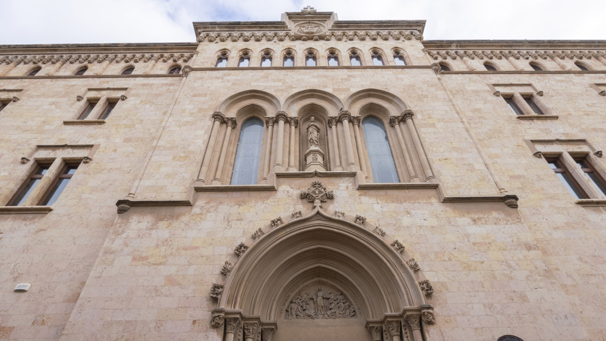 Imagen de la fachada del Seminario, edificio que acogerá la futura residencia.