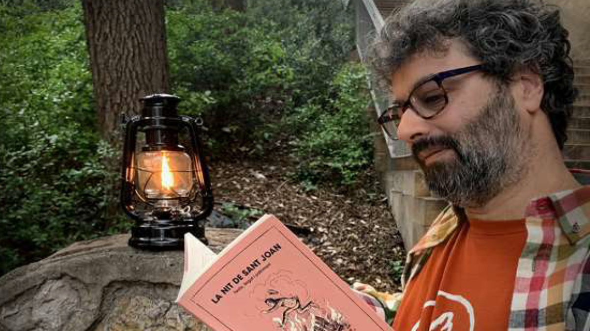 Amadeu Carbó i Martorell és educador social, folklorista i gestor cultural.