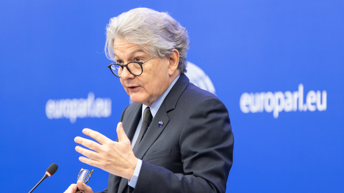 El eurocomisario de Mercado Interior, Thierry Breton, a la sede del Parlamento Europeo en Estrasburgo.