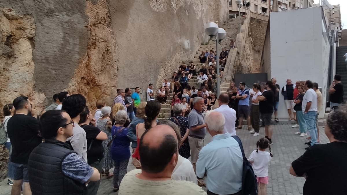Imagen de la reunión que mantuvieron los vecinos de la Part Baixa el pasado 19 de mayo en la calle.