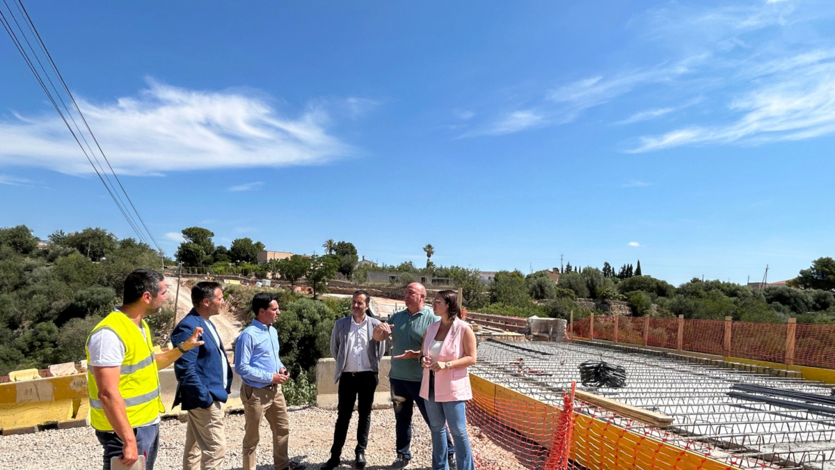 La diputada de la Diputació de Tarragona, Iris Castell, amb l'alcalde de Tortosa, Jordi Jordan, l'alcalde pedani dels Reguers, José Luís Borràs, i el regidor de Roquetes, Jordi Allepuz.