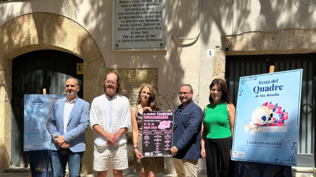 Presentació del programa amb més de 25 actes de la Festa del Quadre davant de Cal Saia.