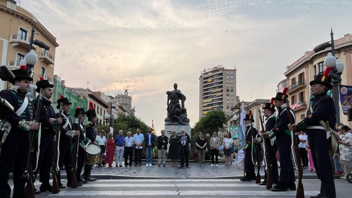 Imatge de l’ofrena floral al Monument dels Herois d’una edició anterior.
