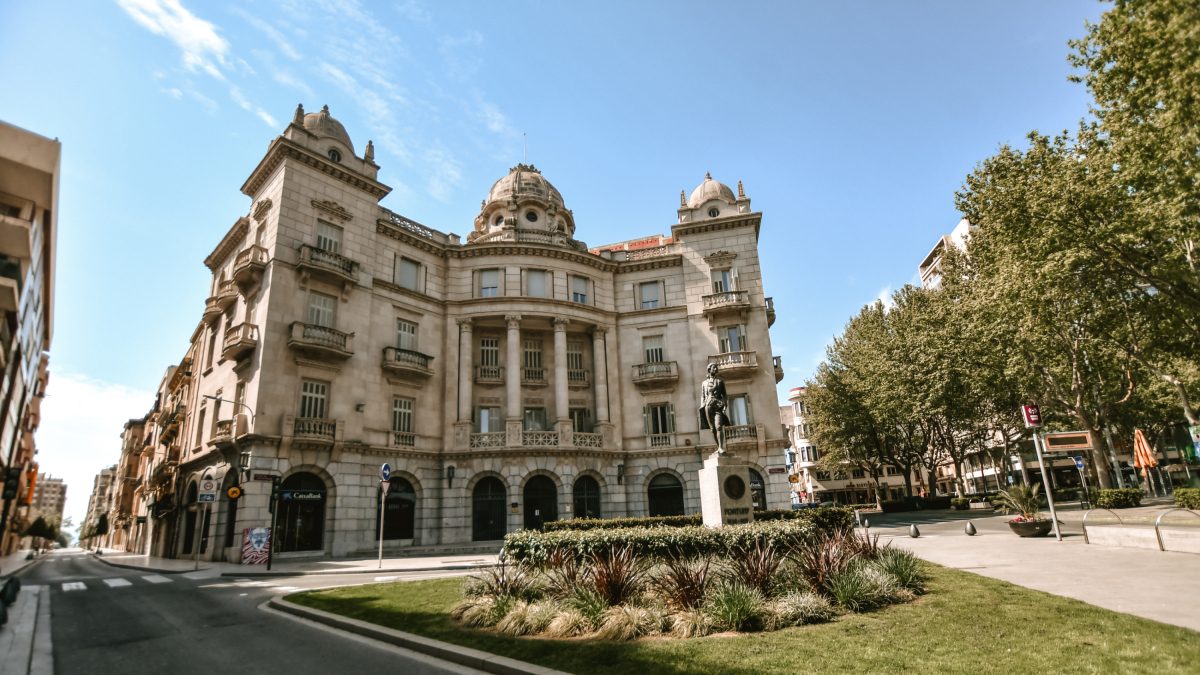 Imatge de la plaça del Pintor Fortuny.