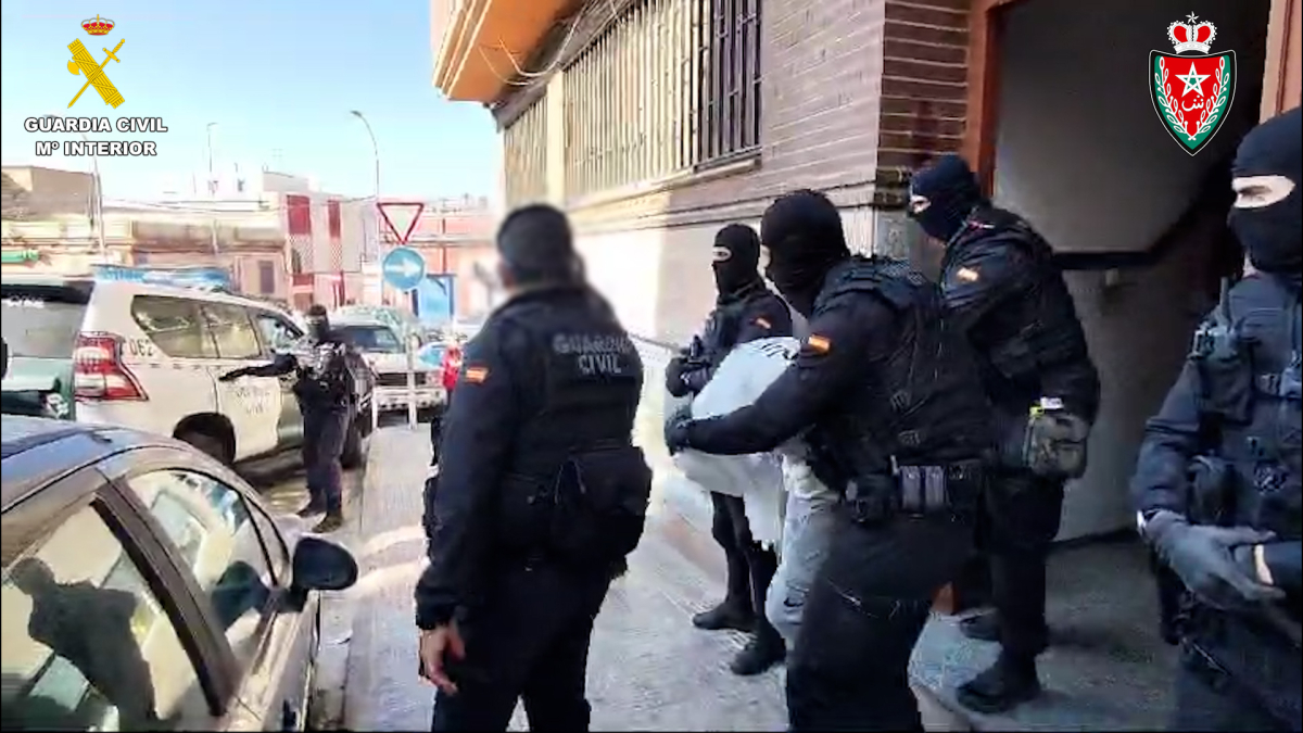 Uno de los hombres detenidos por la Guardia Civil.
