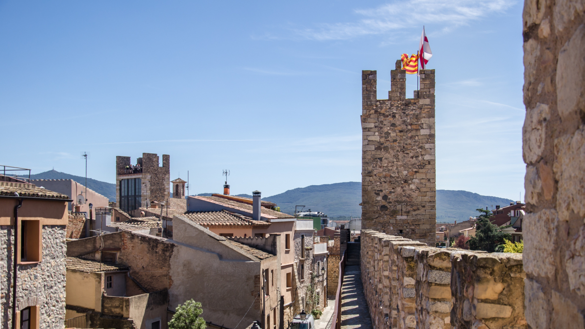 Imagen del paso de la ronda de la Muralla de Montblanc.