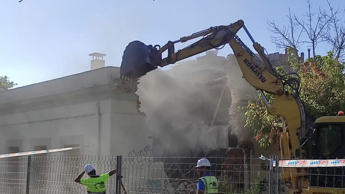 L'Ajuntament de Salou ha iniciat els treballs de demolició de l'antiga estació del municipi.