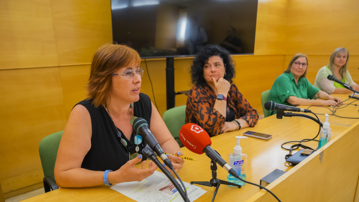 Un instante del anuncio de la asignación de plazas públicas en la Asociación de Alzheimer.