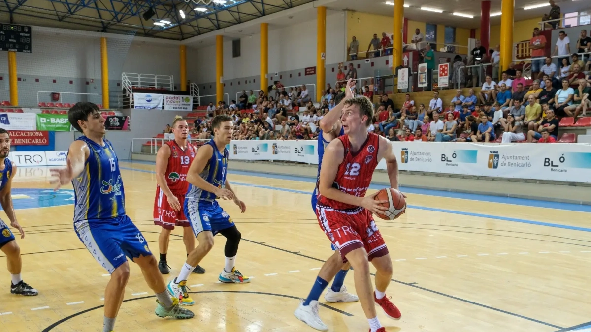 David Kristensen jugando con el CB Benicarló.