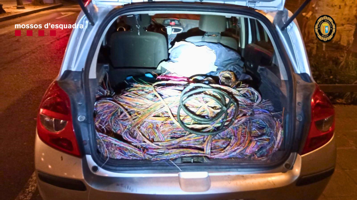 Cable de coure robat interceptat en un cotxe a Olot.