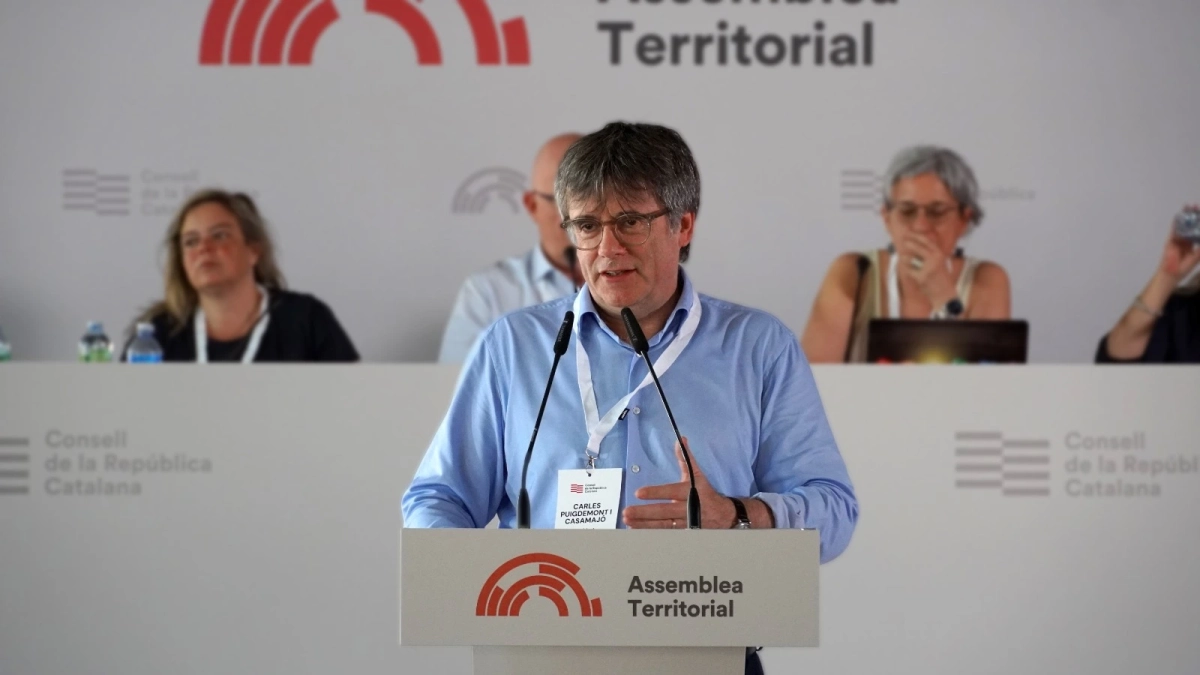 El expresidente Carles Puigdemont interviene en el pleno del Consell de la República
