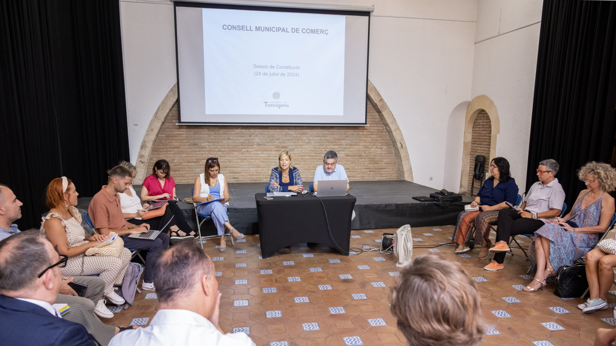 L’Antic Ajuntament va acollir ahir al matí la sessió de constitució del Consell Municipal de Comerç de Tarragona.