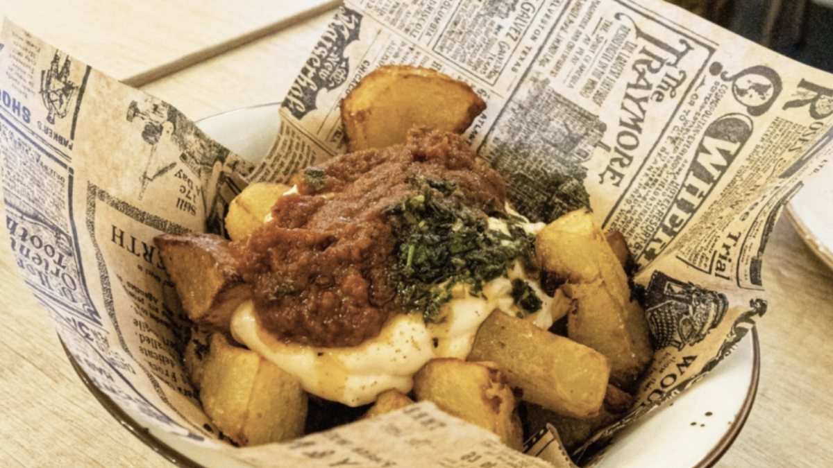 Imagen de las patatas bravas del Petit Duval.
