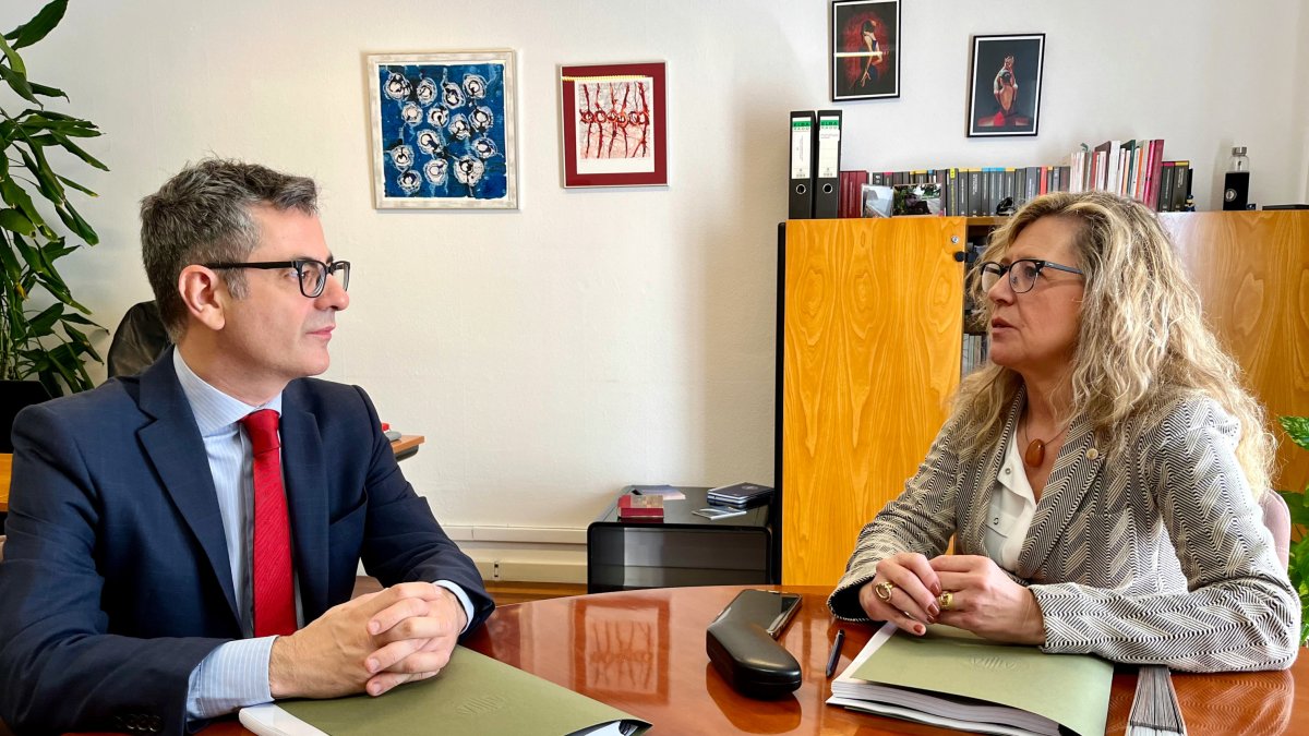 Reunió de la presidenta del Consell de l'Advocacia de Catalunya, Marta Martínez, amb el ministre de la Presidència i Justícia, Félix Bolaños.