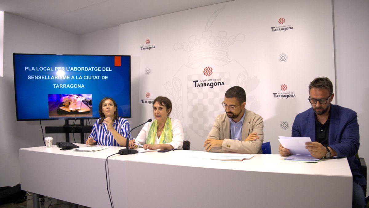Jordi Dies, a la derecha de la imagen, en una rueda de prensa que se celebró el pasado mes de junio en el Ayuntamiento de Tarragona