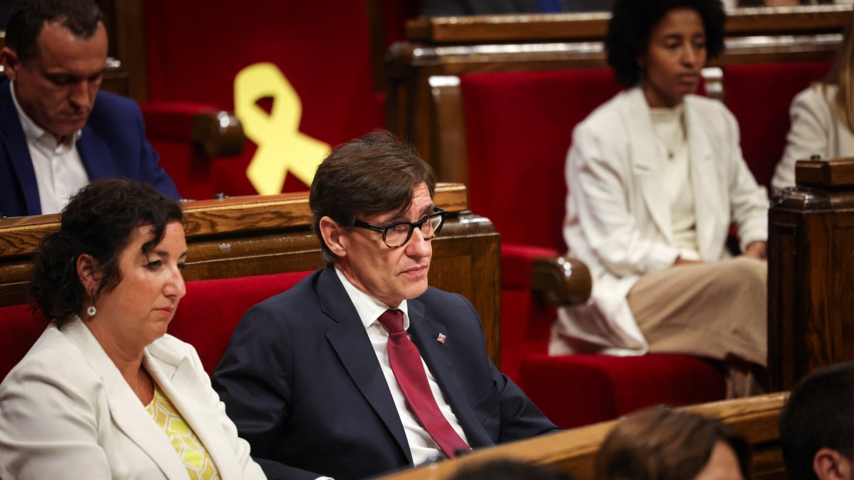 Salvador Illa i Alícia Romero durant el debat d'investidura d'aquest dijous.