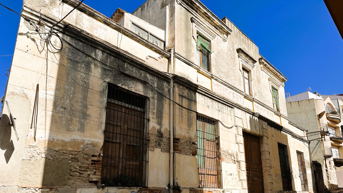 Fachada del antiguo Escorxador de Torredembarra.