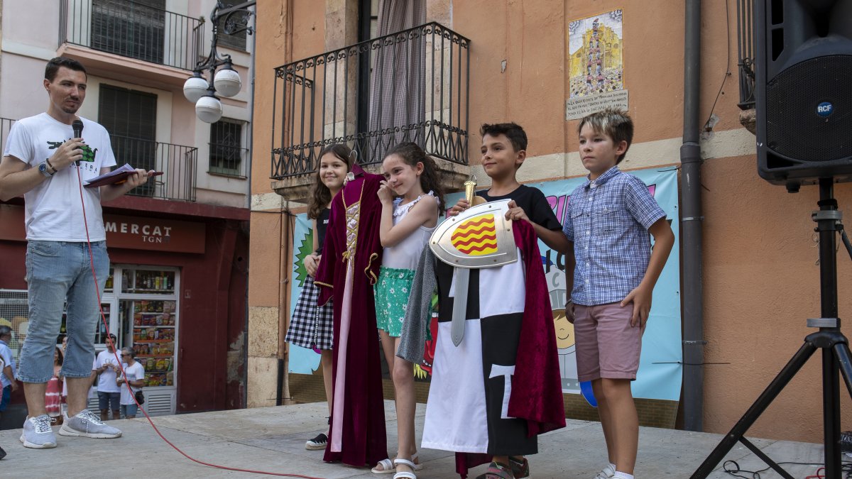 Los escogidos de la pasada edición hicieron el relevo a los nuevo caballero y la nueva princesa.