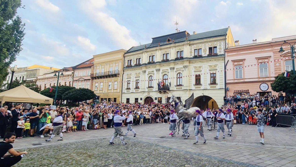 El Cavall Alat de Vila-seca durante el Aplec Internacional de Adifolk en la ciudad eslovaca de Presov.