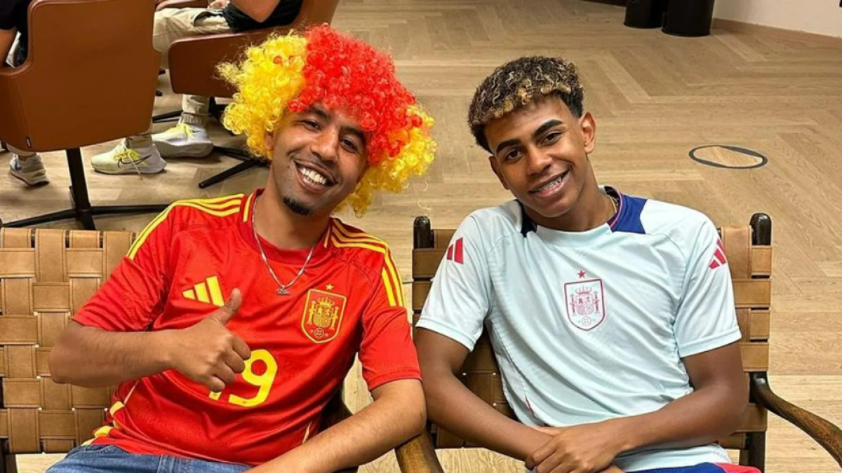 Mounir Nasraoui amb el seu fill, Lamine Yamal.