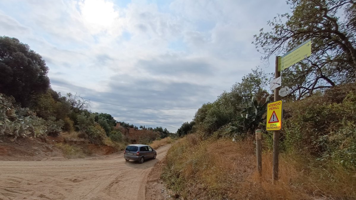 Cruce del camino de la Selva con la riera del Abrevamiento.