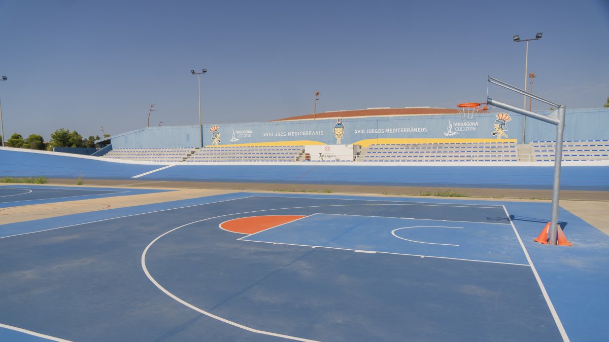 La renovació del paviment i de les dues pistes de bàsquet 3x3 del velòdrom s’espera que es pugui inaugurar aquest mateix mes.