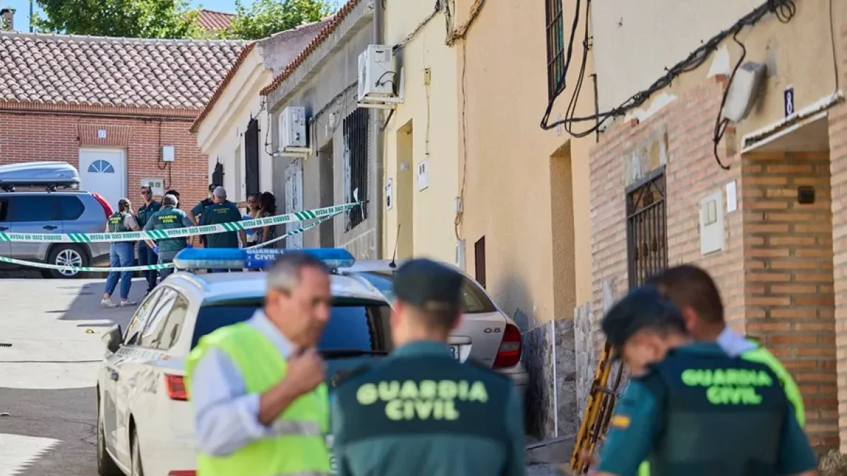 Efectivos de la Guardia Civil en Otero donde un hombre mató a su hijastra