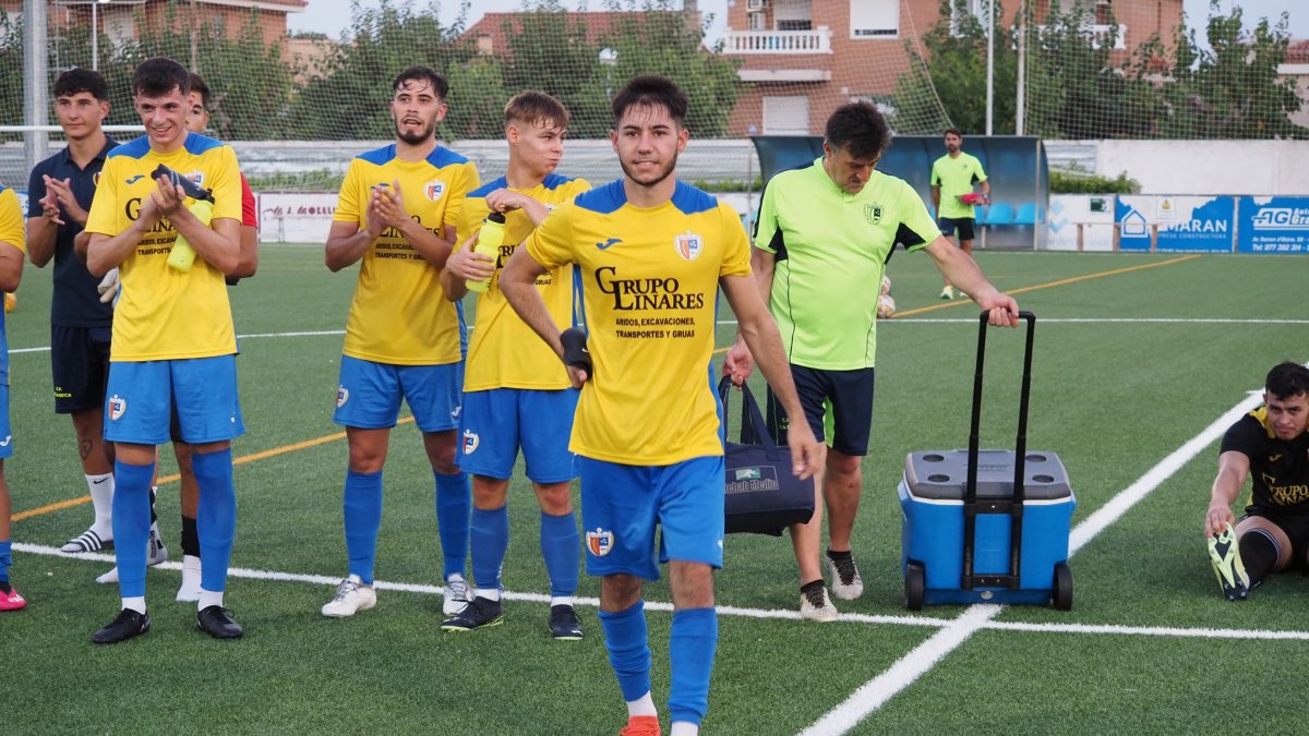 Imagen de la última edición del Trofeo Playa de la Pineda entre el C. F Vila-seca y el C.D. Morell.