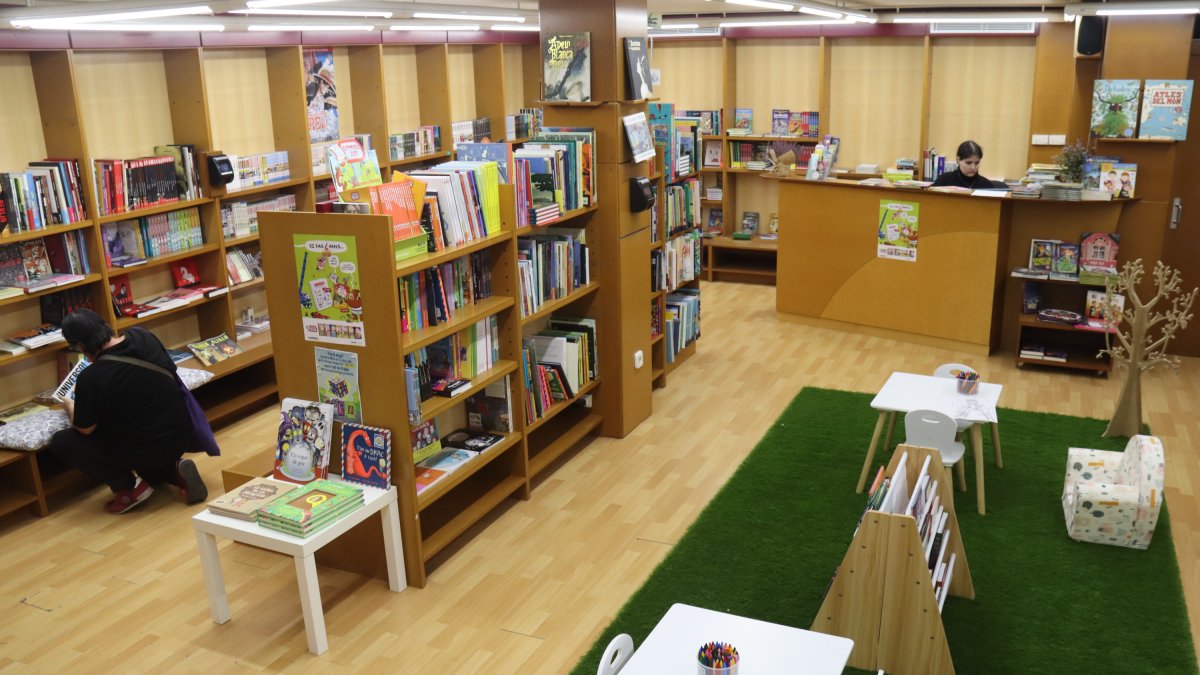 Alguns dels llibres robats acaben en portals web de compravenda o en negocis de segona mà a preus alts.