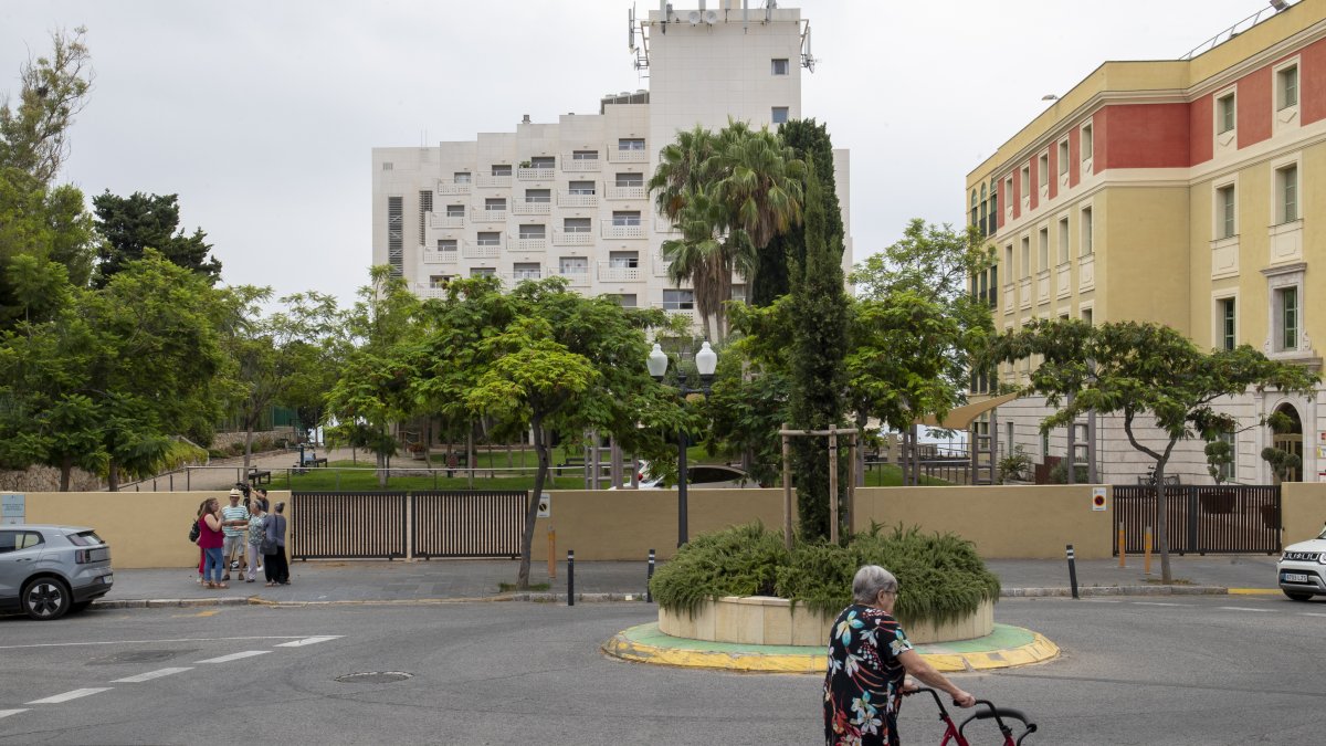 En la residencia La Mercè de Tarragona viven 160 residentes y las trabajadoras denuncian la dejadez de la administración.