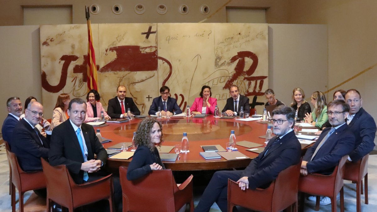 Reunión del primer Consejo Ejecutivo presidido por Salvador Illa.