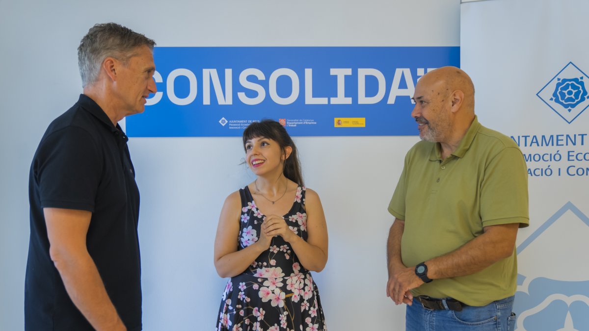 El concejal del área de Promoción Económica, Innovación y Conocimiento, Josep Baiges; Laura Torrell, de Mediterae; y Joan Francesc Roca, de Enernou.