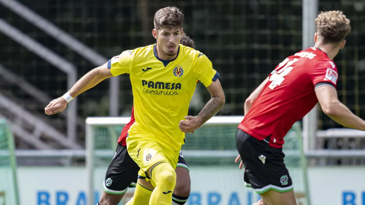 Álex Jiménez en un partido con las categorías inferiores del Villarreal.