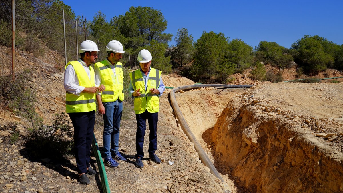 Imagen de archivo de la visita a las obras del CAT en el ramal abierto para conectar l'Espluga de Francolí con la red del consorcio