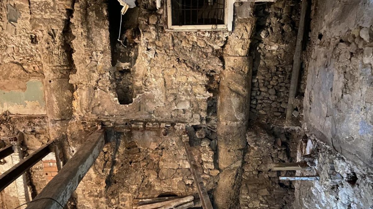 Imatge de les restes trobades en un edifici de la plaça d'en Rovellat