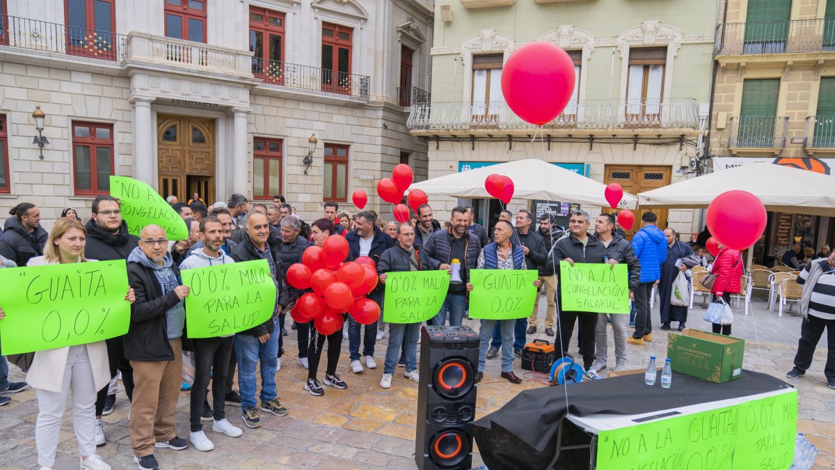 Concentració dels treballadors de Reus Net del mes d’abril.