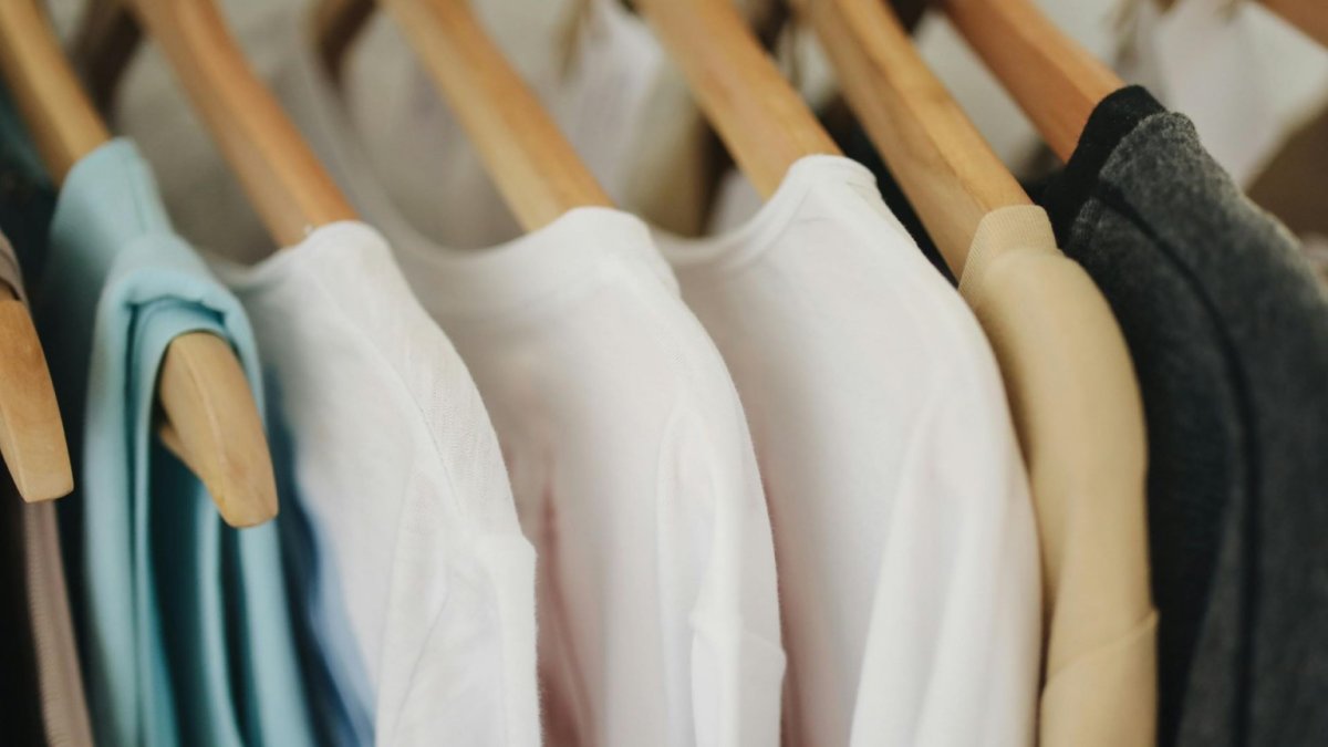 Imagen de varias prendas de ropa.