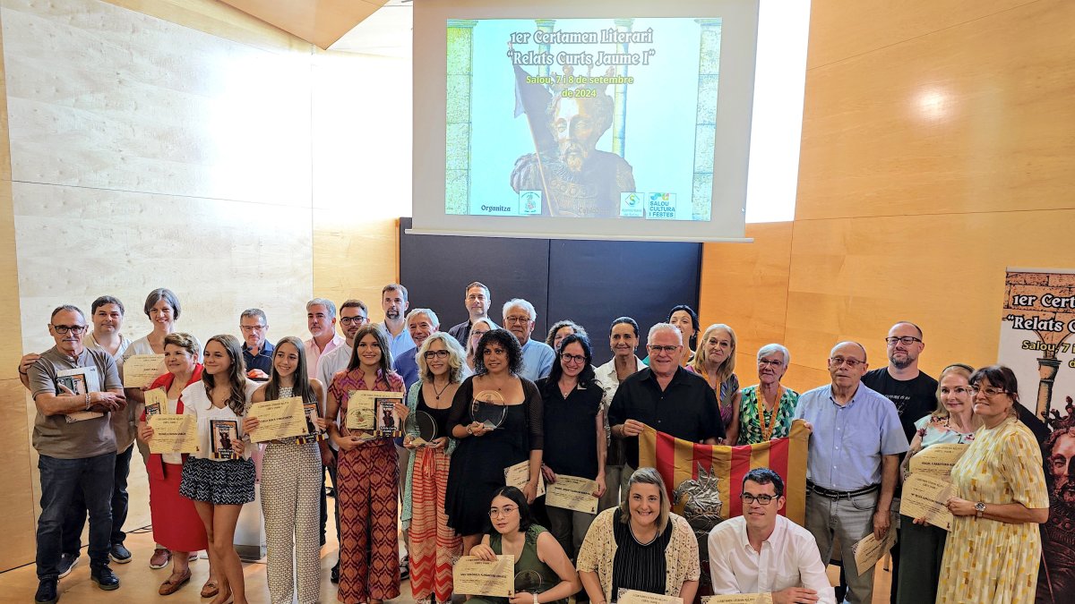 Imagen de los ganadores del certamen literario 'Relats Curts Jaume I'
