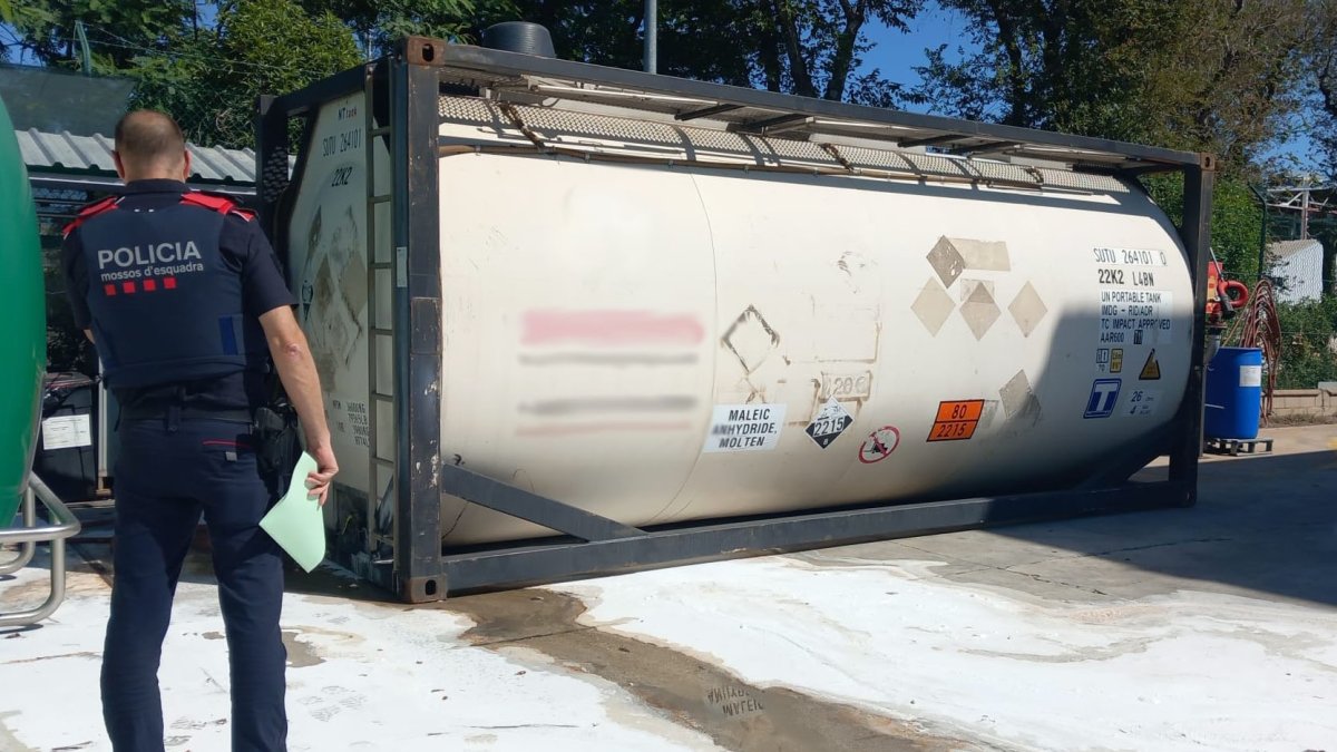 Imagen de la primera inspección de los Mossos d'Esquadra en el polígono de Constantí.