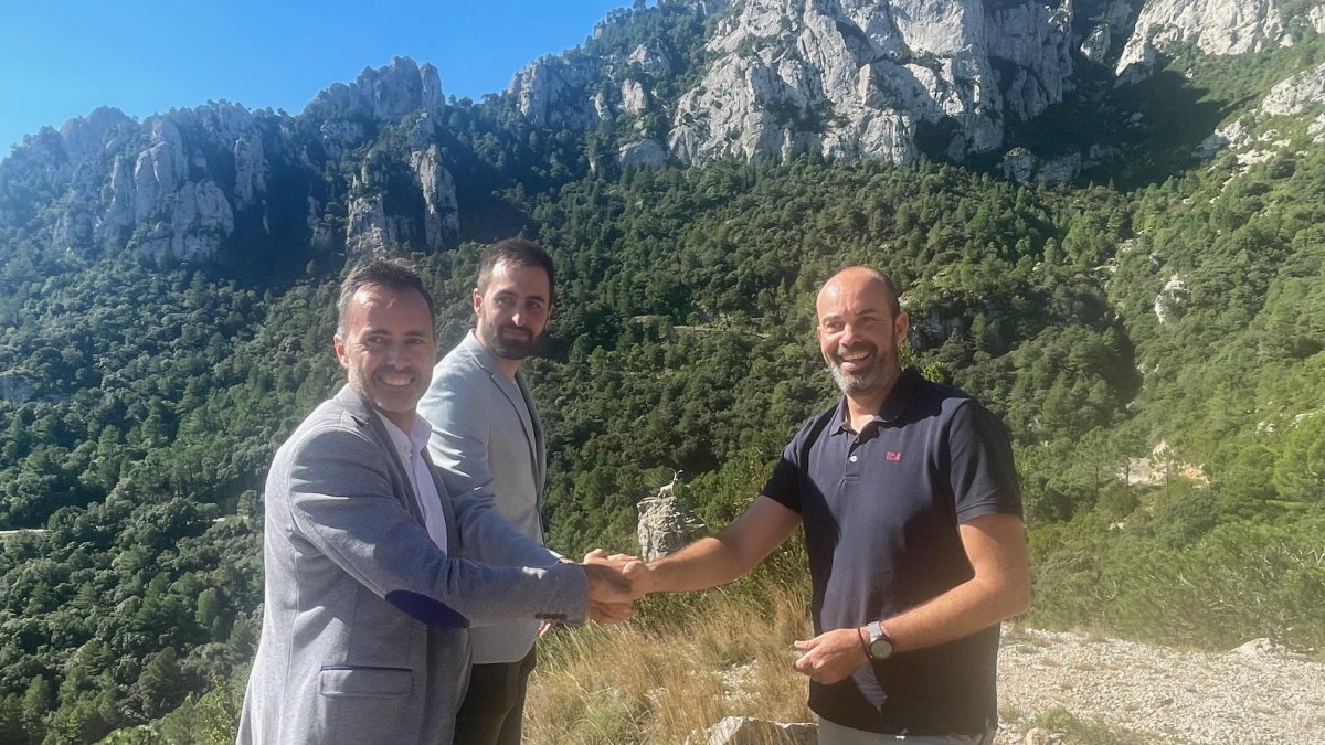 Els alcaldes de Tortosa, Jordi Jordan; Alfara de Carles, Jordi Forné; i Roquetes, Ivan Garcia, anunciant la creació de la nova Mancomunitat del parc natural del Port.